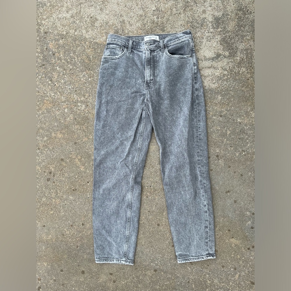 Abercrombie &Fitch The Mom High Rise Jeans size 27/4 regular